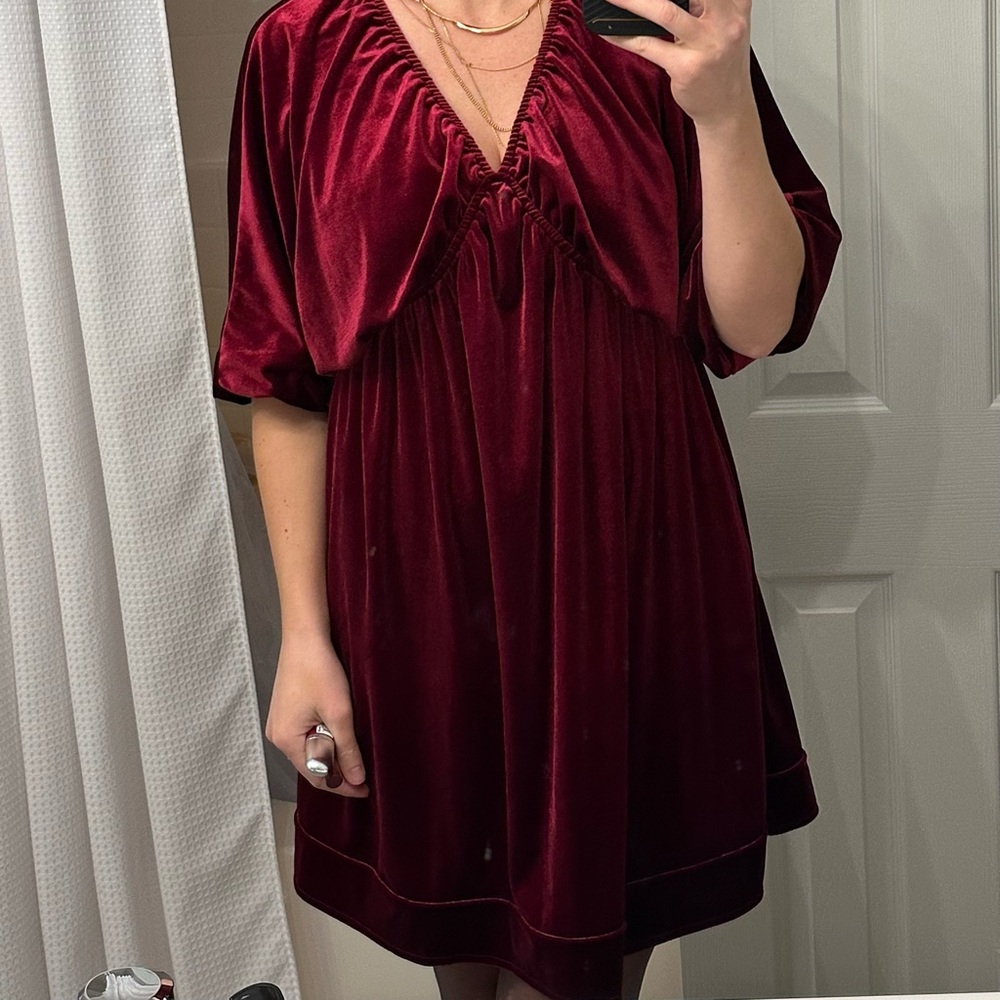 Velour Burgundy Mini Dress. M8/10